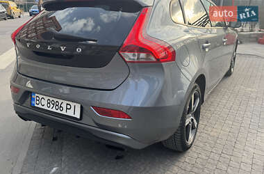 Хэтчбек Volvo V40 2017 в 
