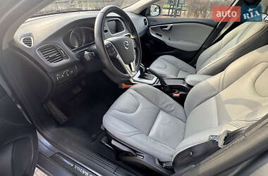 Хэтчбек Volvo V40 2017 в 