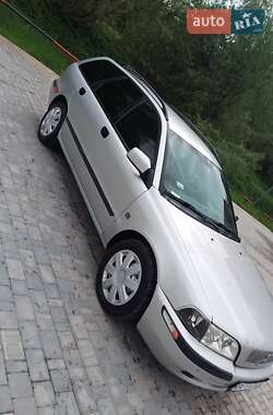 Универсал Volvo V40 2000 в 