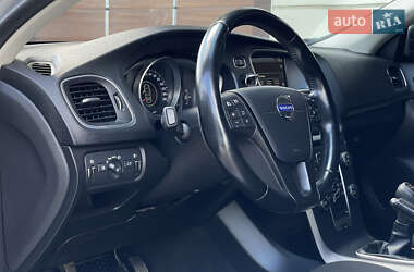 Хэтчбек Volvo V40 2014 в 