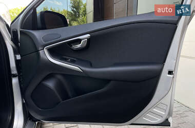 Хэтчбек Volvo V40 2014 в 