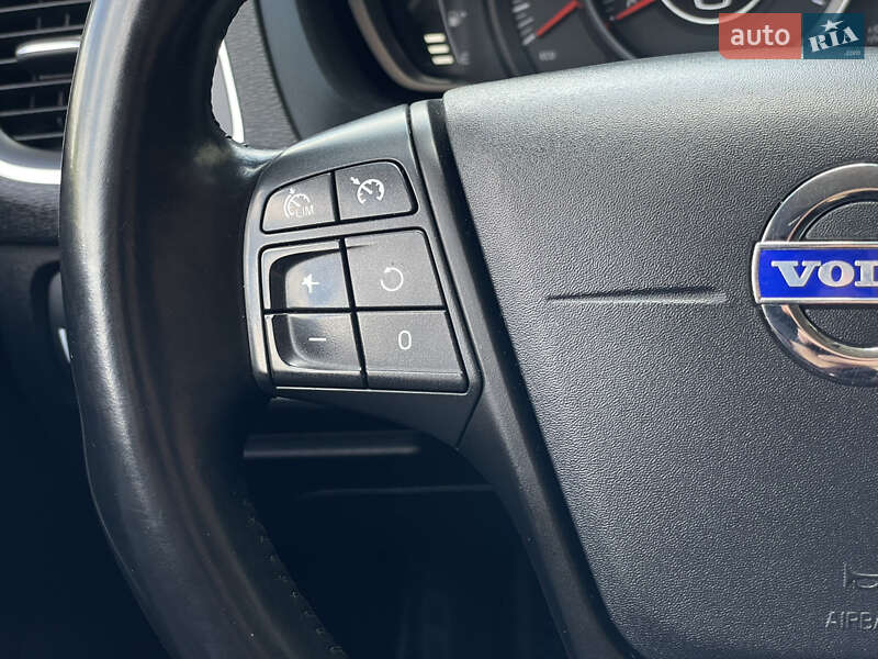 Хэтчбек Volvo V40 2014 в Бердичеве