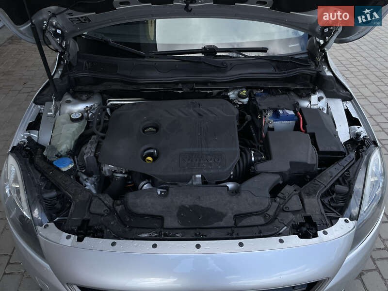 Хэтчбек Volvo V40 2014 в Бердичеве