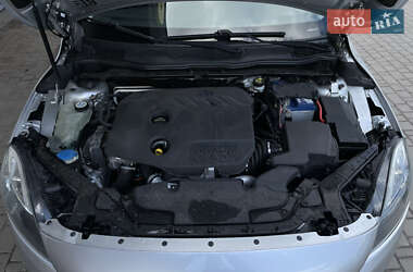 Хэтчбек Volvo V40 2014 в 