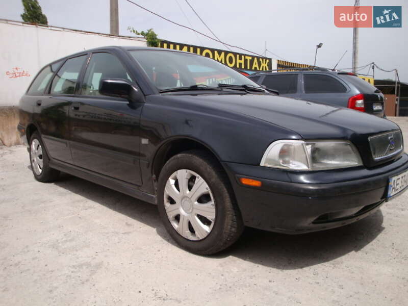 Універсал Volvo V40 2000 в Кам'янському