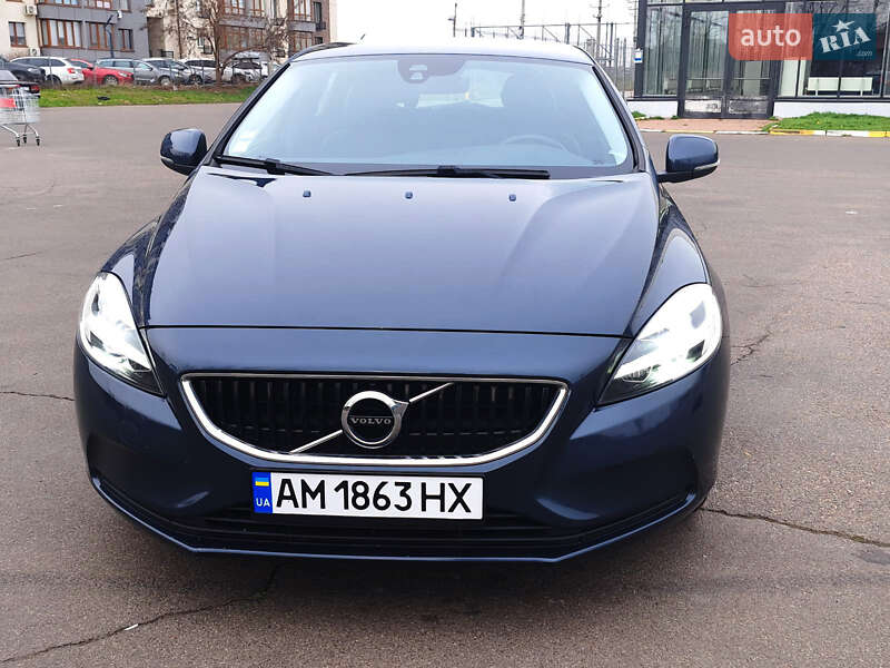 Хетчбек Volvo V40 2018 в 