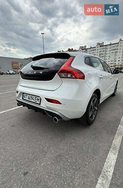 Хэтчбек Volvo V40 2015 в 