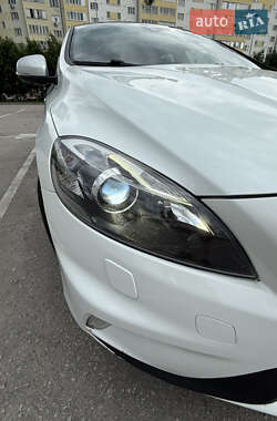 Хэтчбек Volvo V40 2015 в 