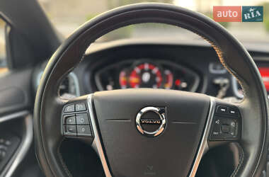 Хэтчбек Volvo V40 2017 в 