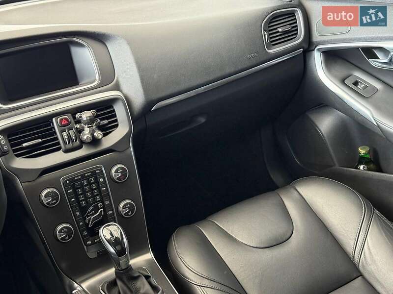 Хэтчбек Volvo V40 2018 в Одессе