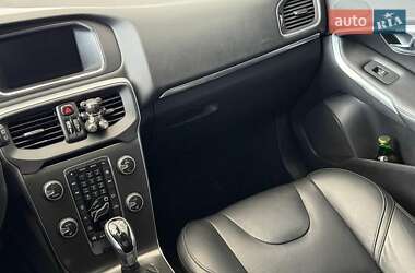 Хэтчбек Volvo V40 2018 в 