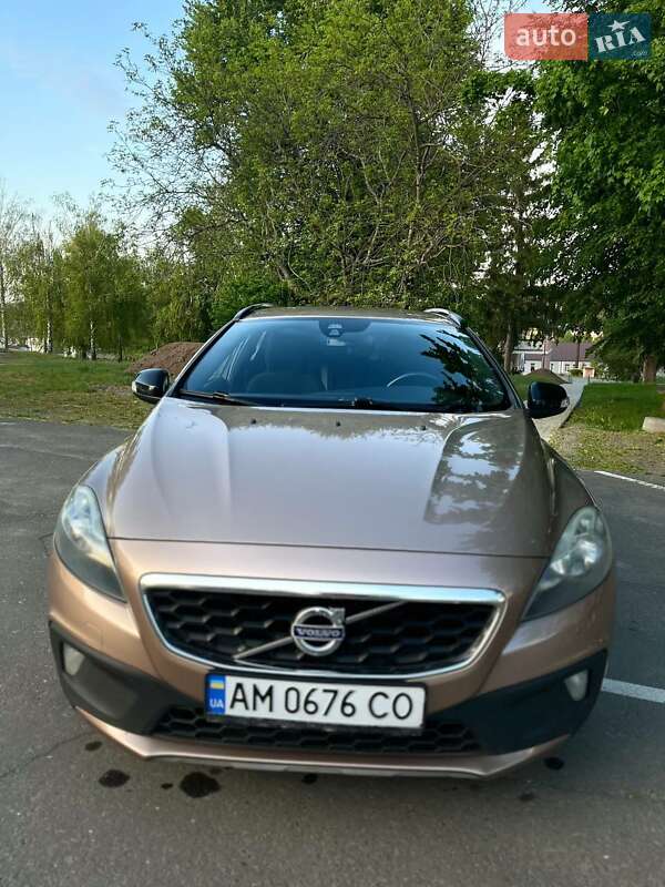 Хэтчбек Volvo V40 2014 в 