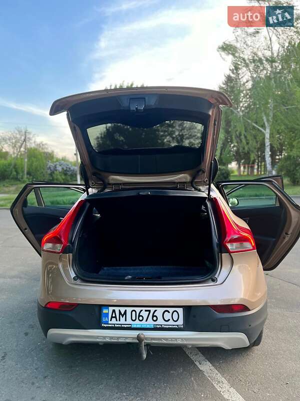 Хетчбек Volvo V40 2014 в Шполі