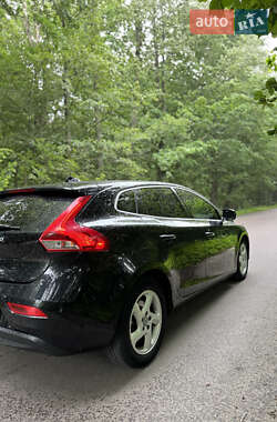 Хэтчбек Volvo V40 2014 в 