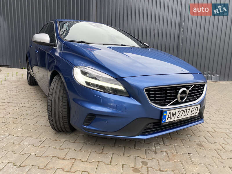 Хэтчбек Volvo V40 2017 в Киеве