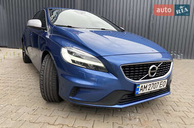 Хэтчбек Volvo V40 2017 в 