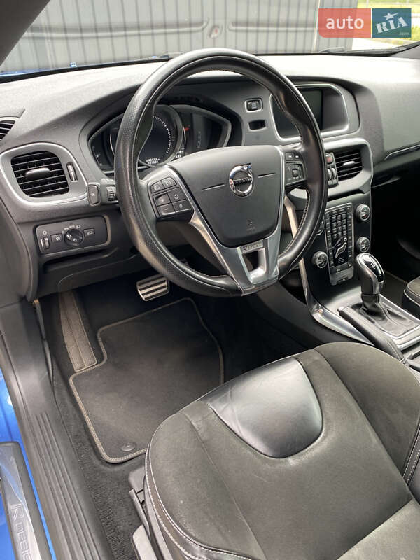 Хэтчбек Volvo V40 2017 в Киеве