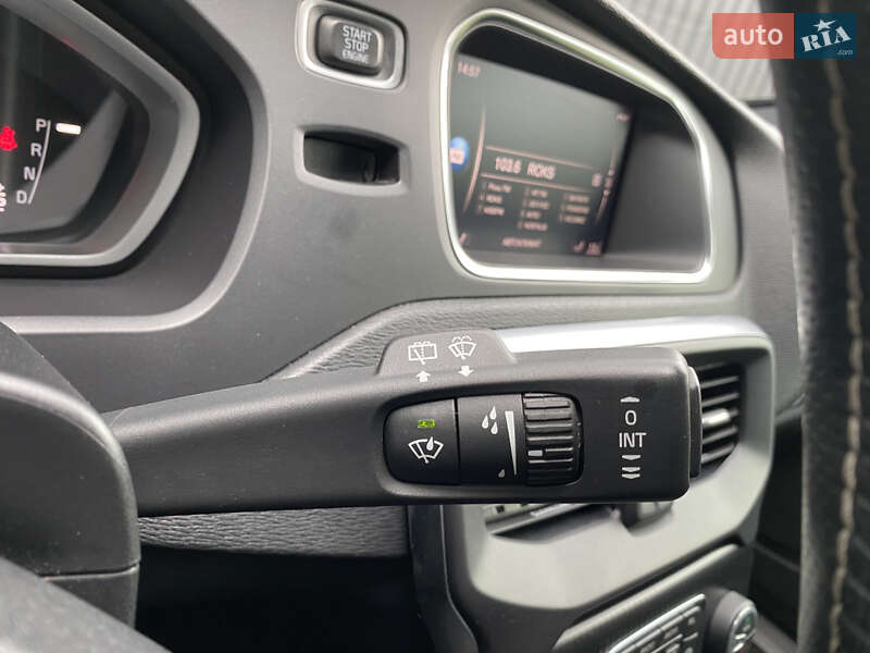 Хэтчбек Volvo V40 2017 в Киеве