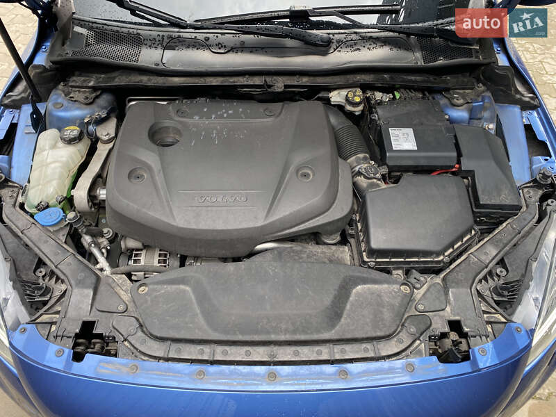 Хэтчбек Volvo V40 2017 в Киеве