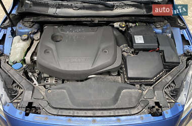 Хэтчбек Volvo V40 2017 в 