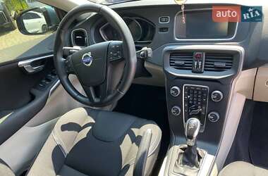 Хэтчбек Volvo V40 2013 в 