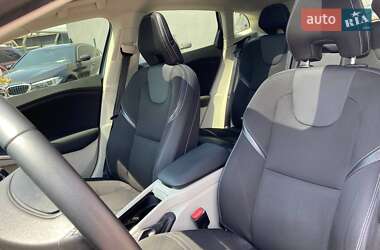 Хэтчбек Volvo V40 2013 в 