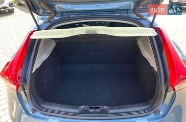 Хэтчбек Volvo V40 2013 в 