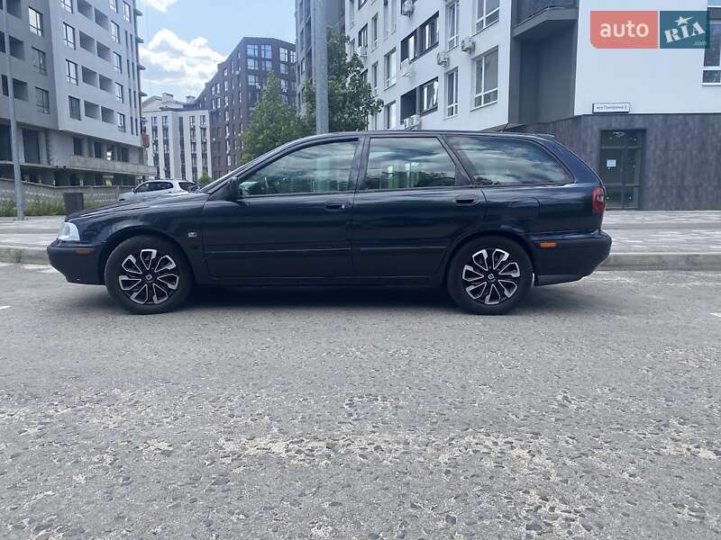 Универсал Volvo V40 1998 в Крюковщине