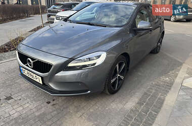 Хэтчбек Volvo V40 2017 в 