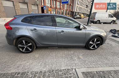 Хэтчбек Volvo V40 2017 в 