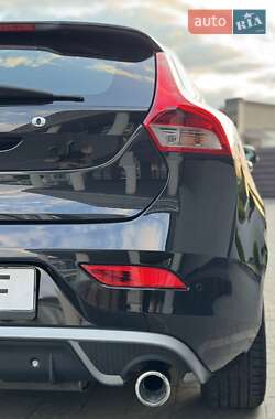 Хэтчбек Volvo V40 2013 в 