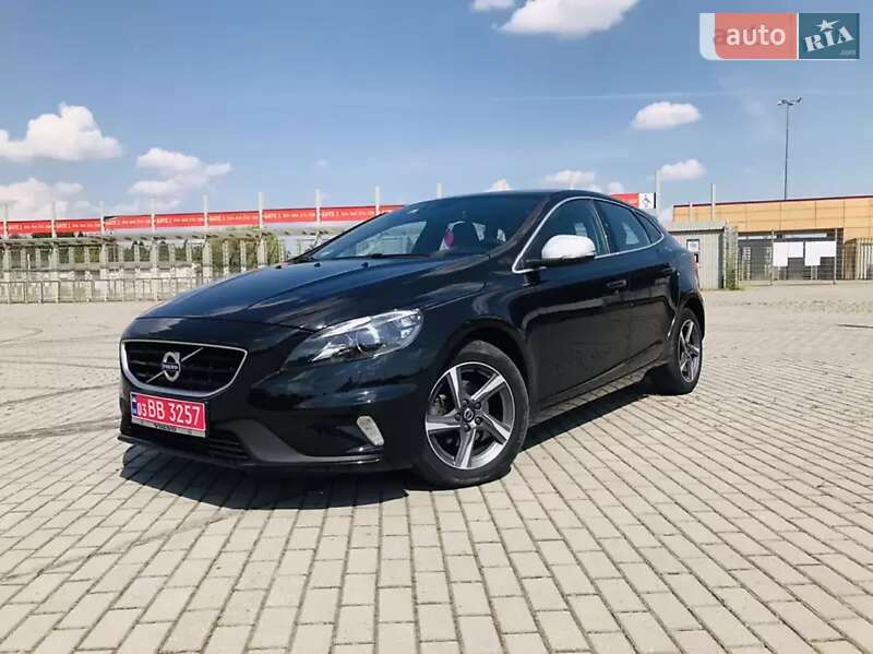Хэтчбек Volvo V40 2015 в Львове