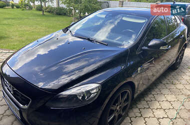 Хэтчбек Volvo V40 2013 в 