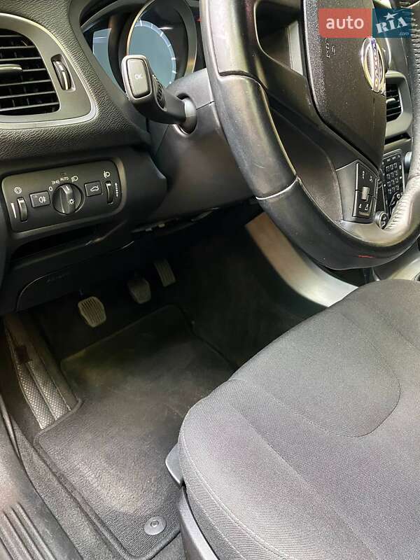 Хэтчбек Volvo V40 2014 в Харькове