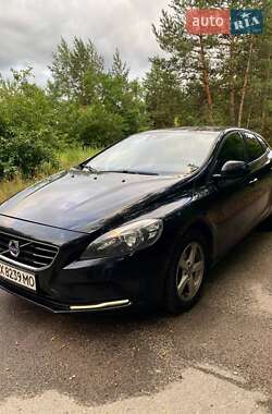 Хэтчбек Volvo V40 2014 в 