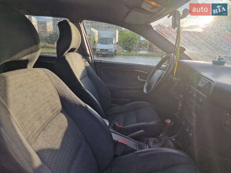 Универсал Volvo V40 2001 в Киеве фото 12 Универсал Volvo V40 2001 в Киеве