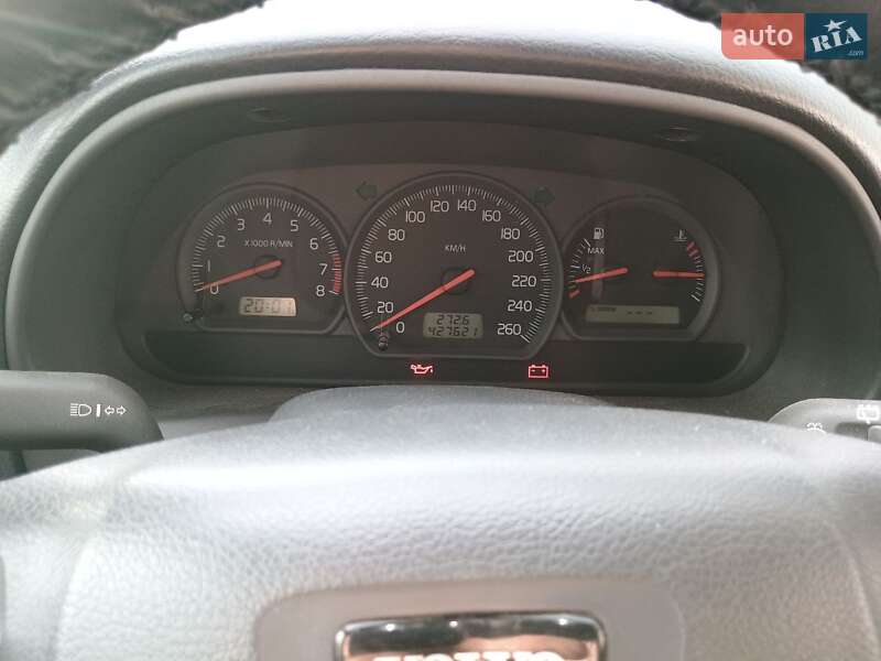 Универсал Volvo V40 2001 в Киеве фото 5 Универсал Volvo V40 2001 в Киеве