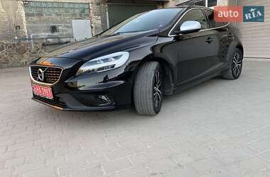 Хэтчбек Volvo V40 2019 в 
