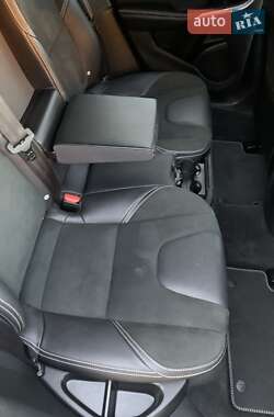 Хэтчбек Volvo V40 2019 в 