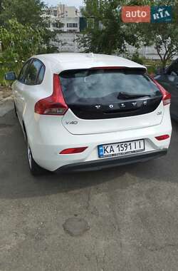 Хэтчбек Volvo V40 2014 в 