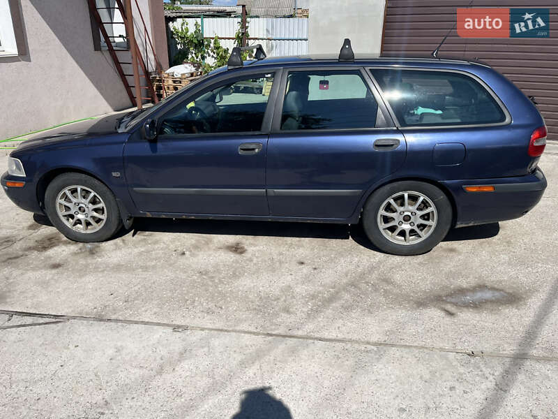 Универсал Volvo V40 2000 в 
