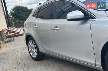 Хэтчбек Volvo V40 2014 в 