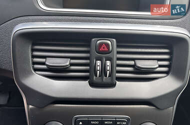 Хэтчбек Volvo V40 2014 в 