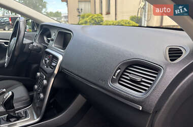 Хэтчбек Volvo V40 2014 в 