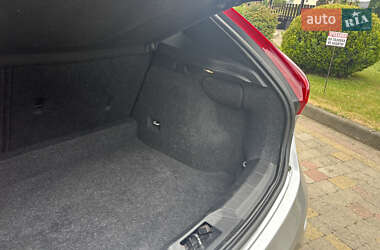 Хэтчбек Volvo V40 2014 в 