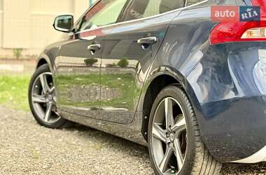 Хэтчбек Volvo V40 2014 в 