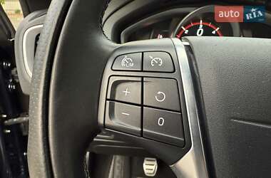 Хэтчбек Volvo V40 2014 в 