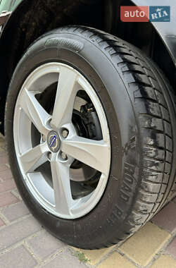Хэтчбек Volvo V40 2014 в 