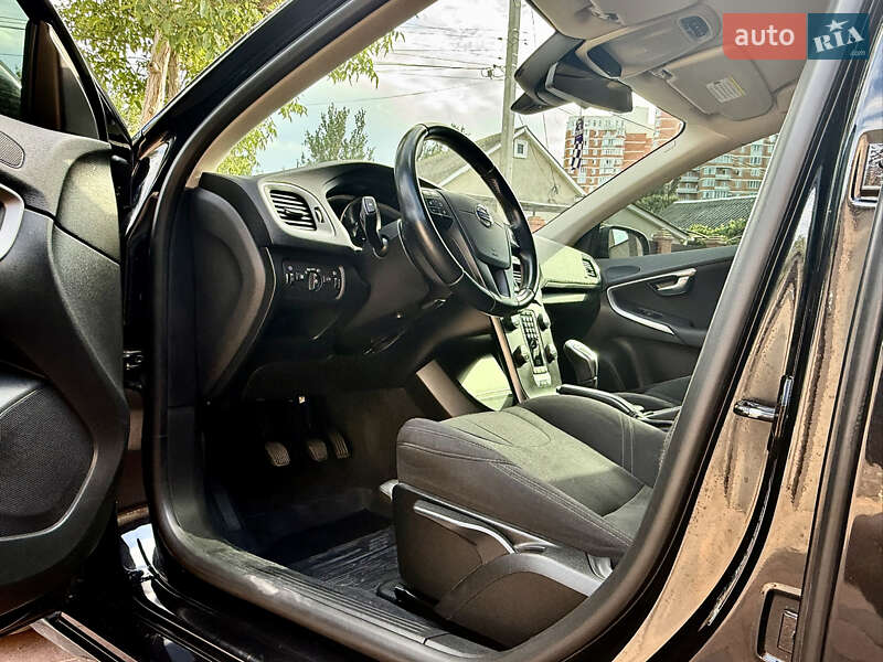 Хэтчбек Volvo V40 2013 в Одессе