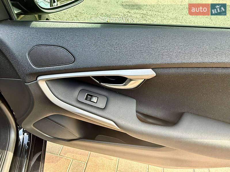 Хэтчбек Volvo V40 2013 в Одессе
